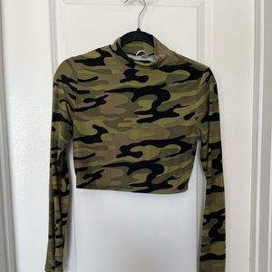 Derek Heart crop top